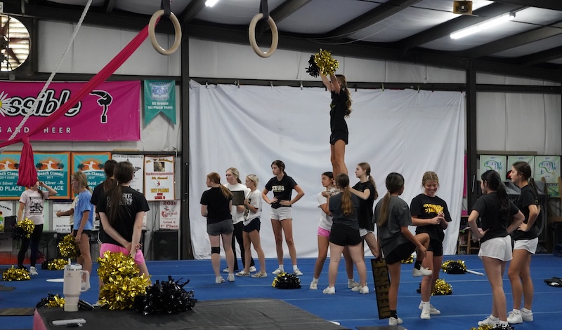 Cheerleading class at Amazium